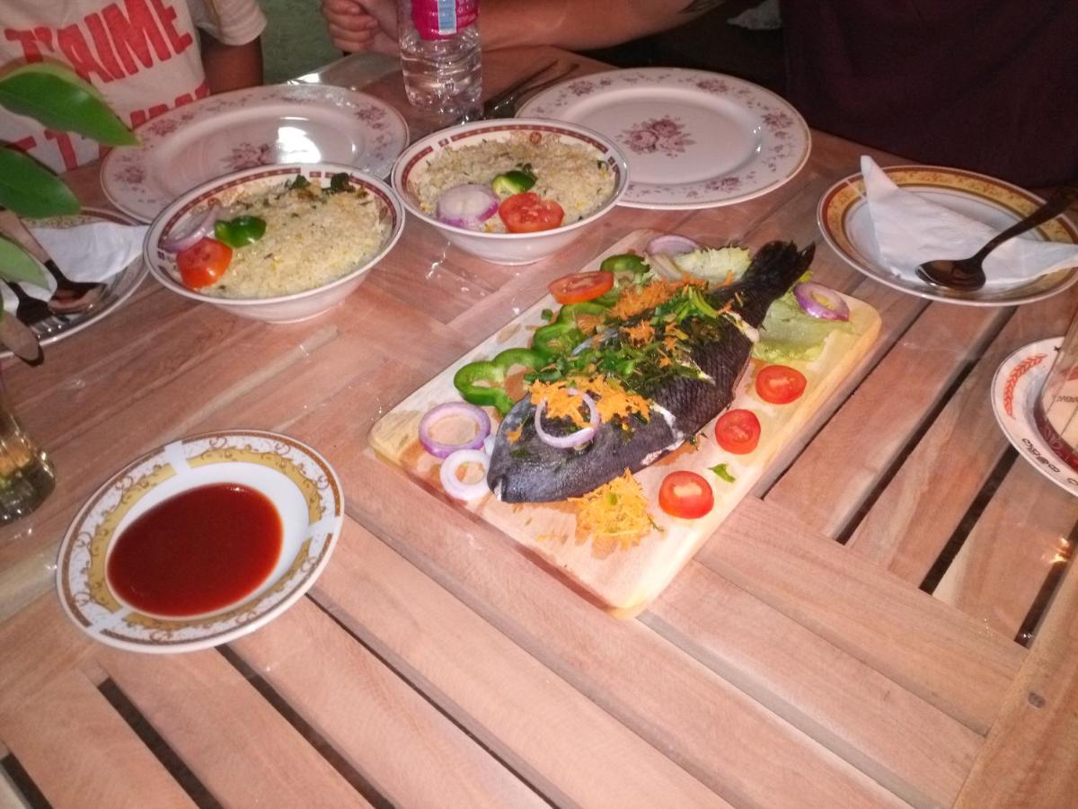 Silent Peacock Villa And Peacock Cafe Тангале Екстериор снимка